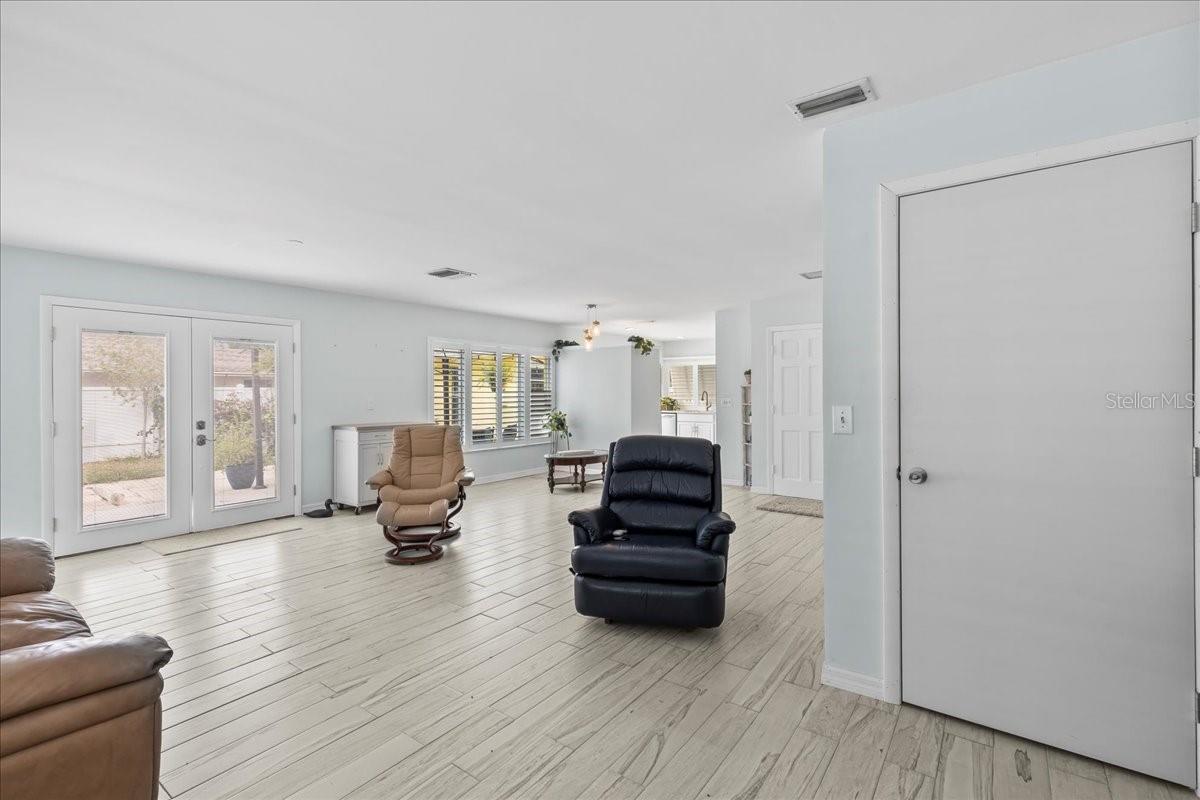 Image 15 of 50 For 25 Crompton Place