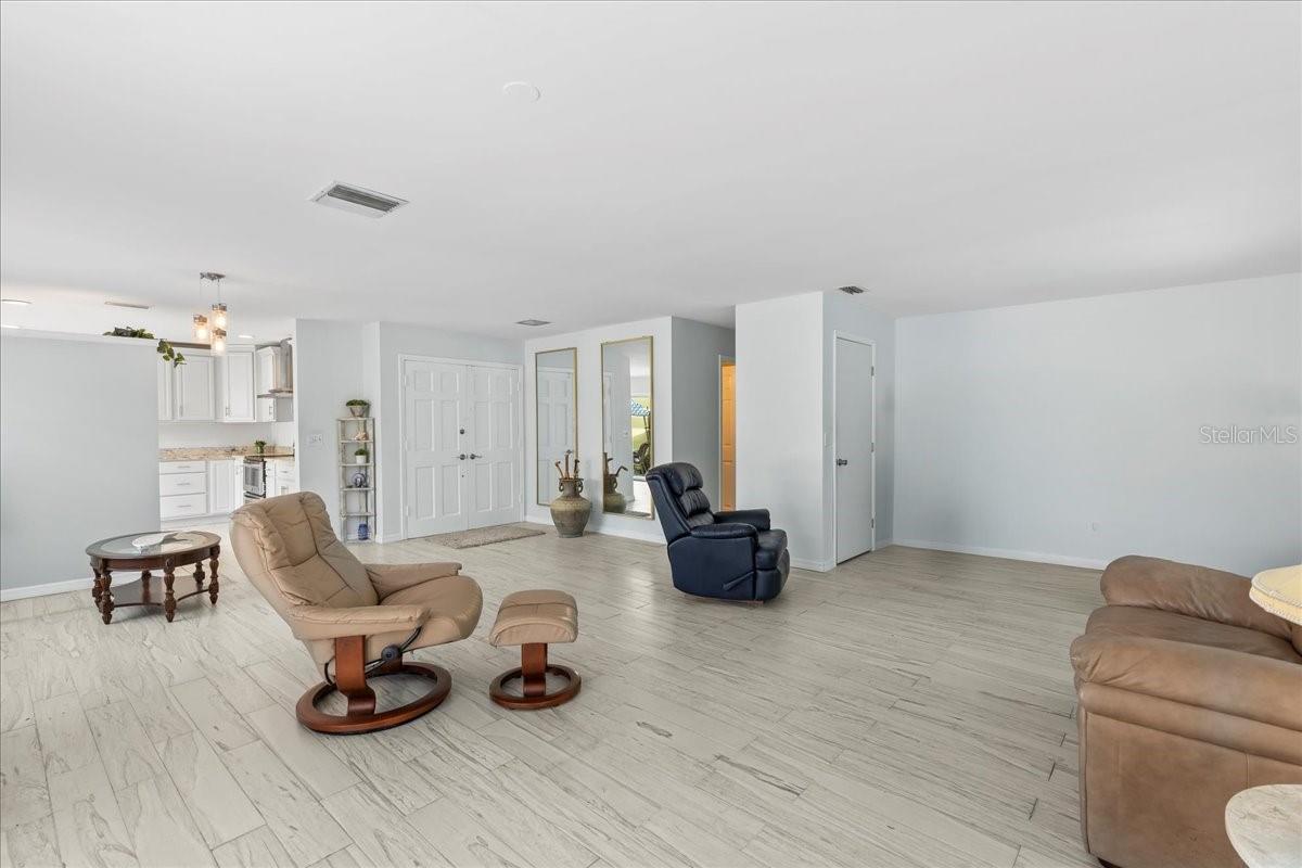 Image 16 of 50 For 25 Crompton Place