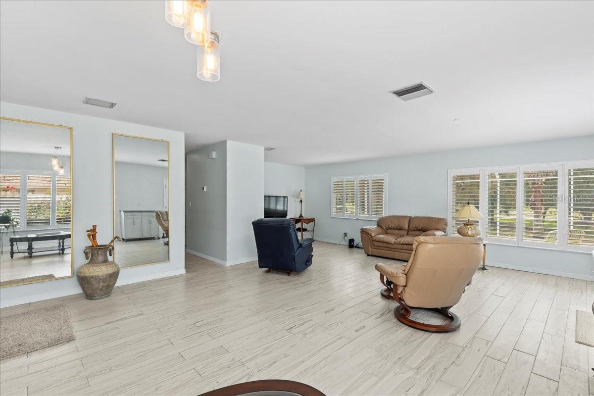 Image 17 of 50 For 25 Crompton Place