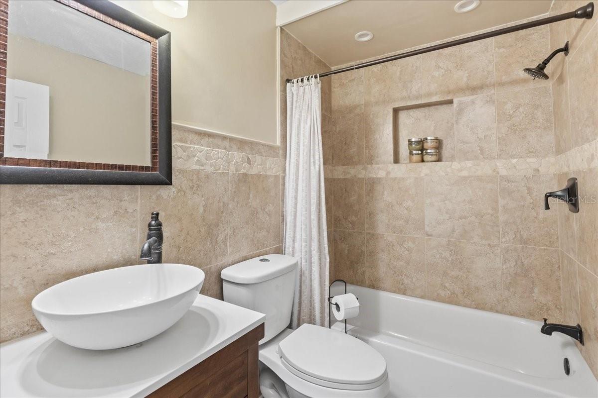 Image 18 of 50 For 25 Crompton Place