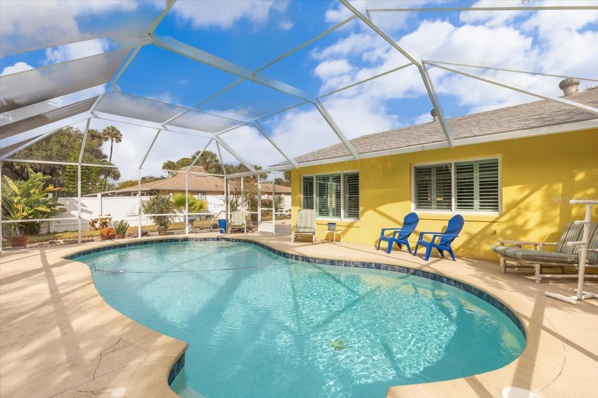 Image 2 of 50 For 25 Crompton Place