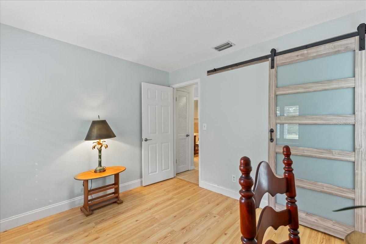 Image 21 of 50 For 25 Crompton Place