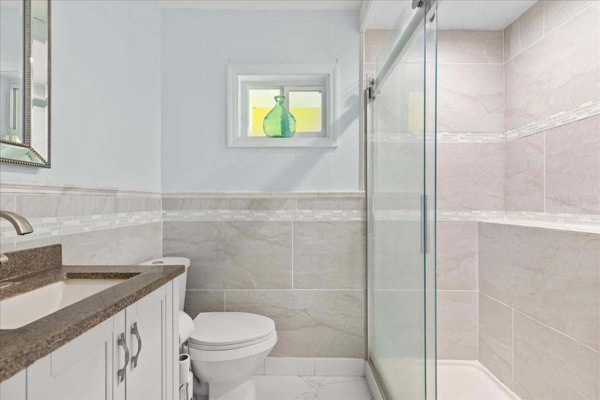 Image 25 of 50 For 25 Crompton Place