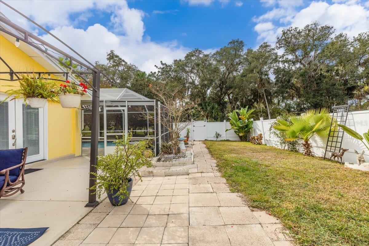 Image 36 of 50 For 25 Crompton Place