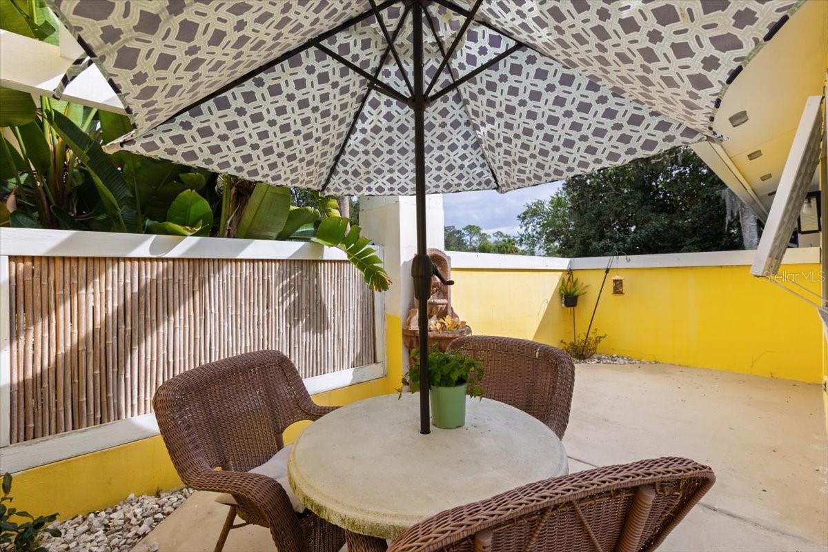 Image 39 of 50 For 25 Crompton Place