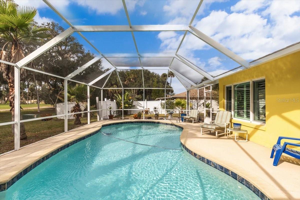 Image 41 of 50 For 25 Crompton Place