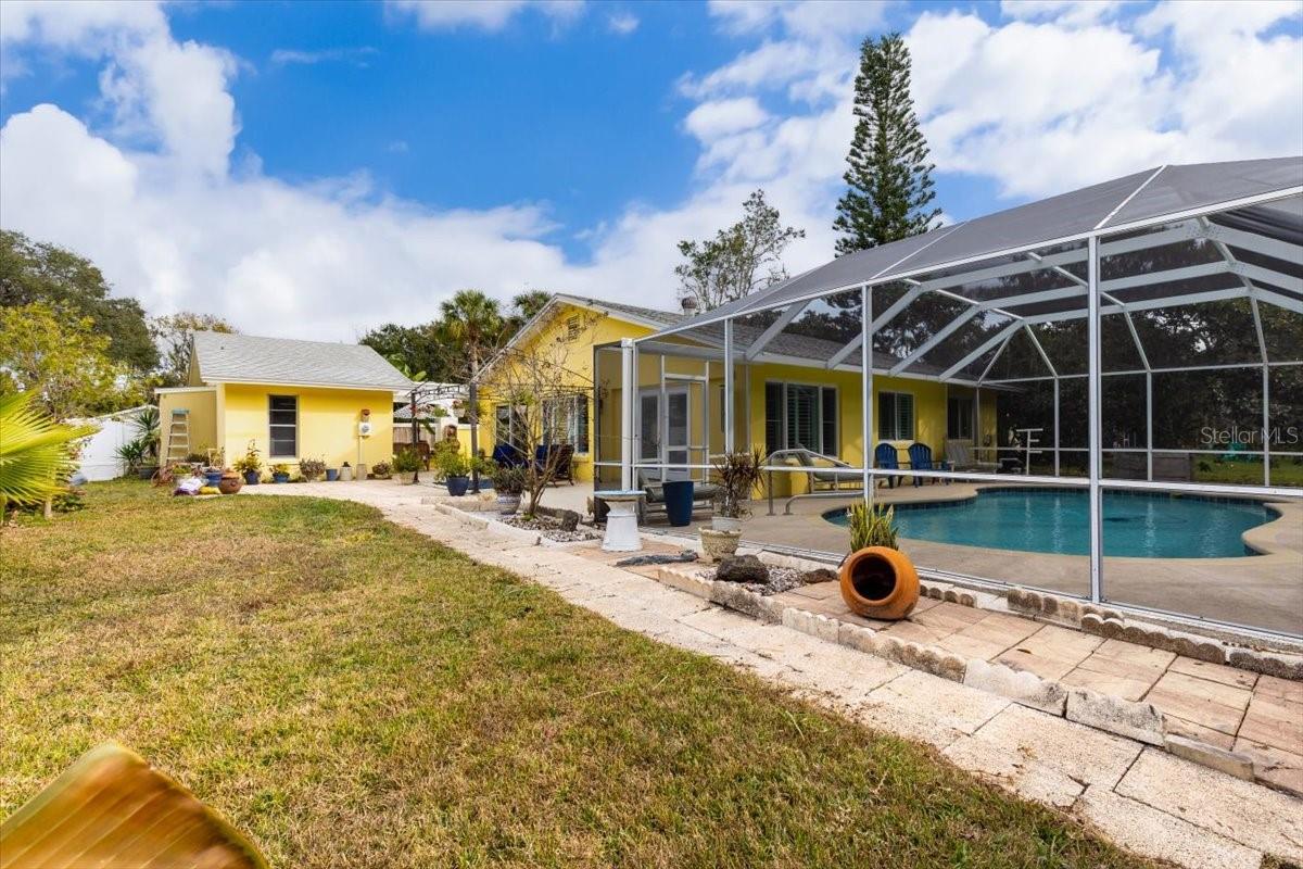 Image 42 of 50 For 25 Crompton Place