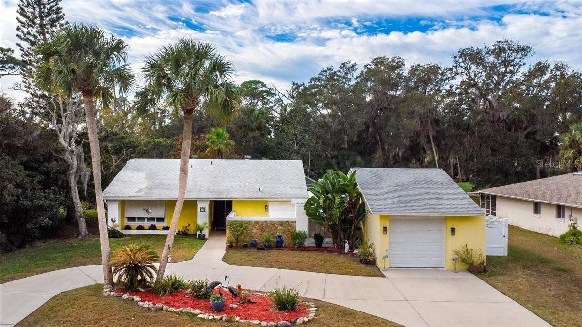 Image 46 of 50 For 25 Crompton Place