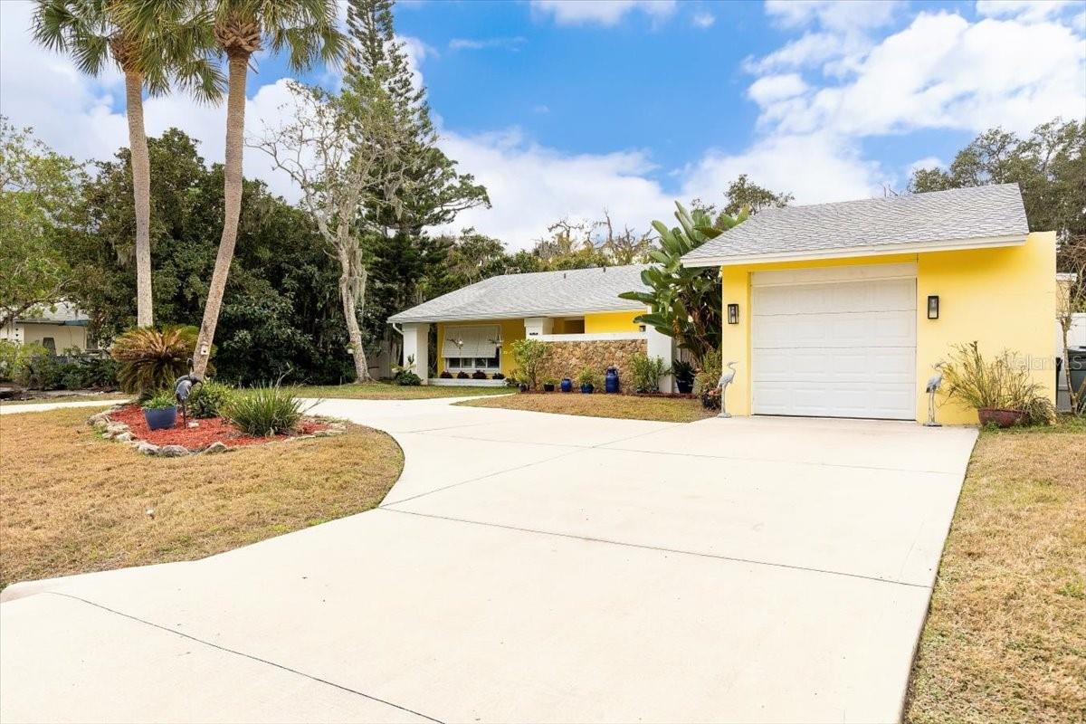 Image 47 of 50 For 25 Crompton Place