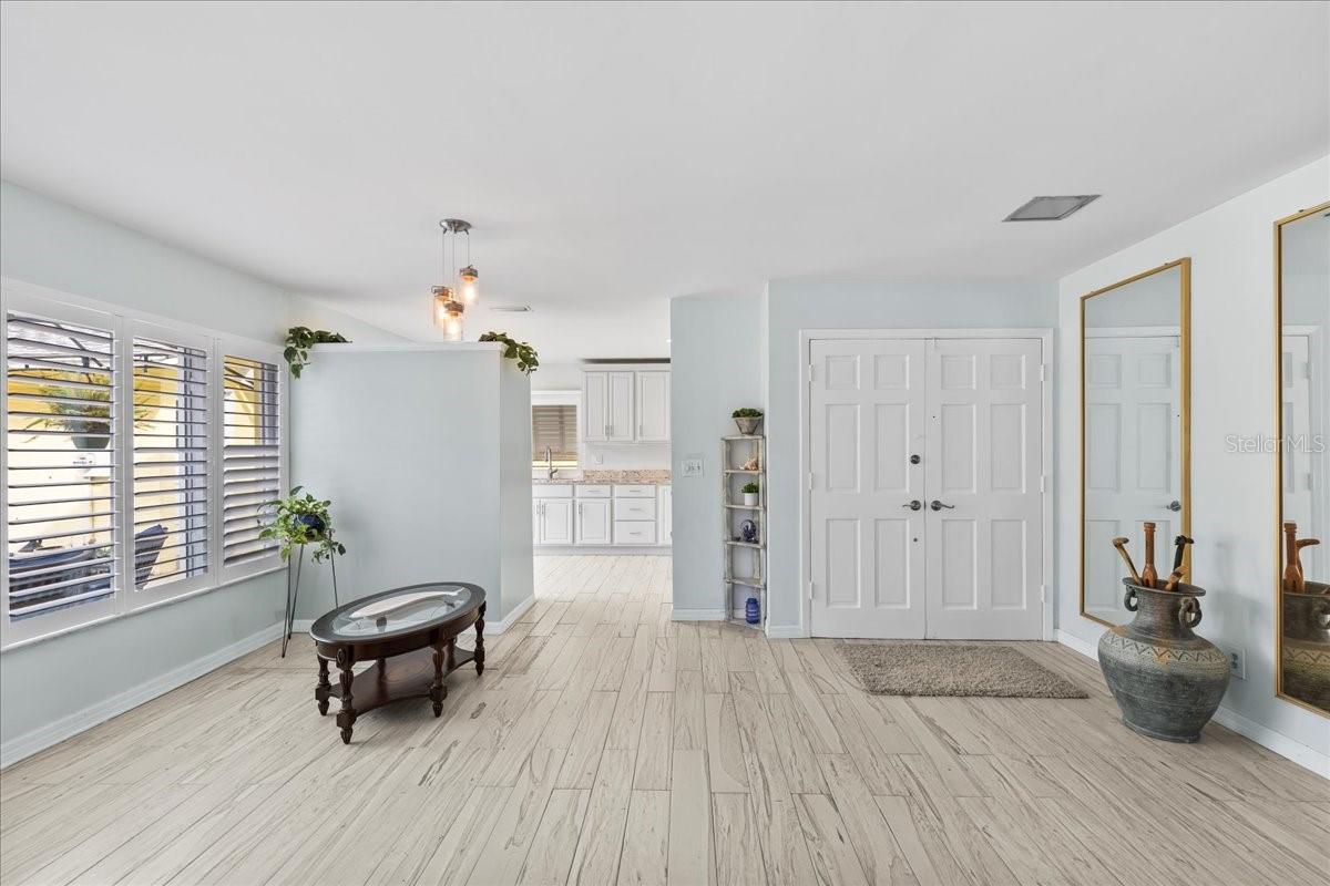 Image 5 of 50 For 25 Crompton Place