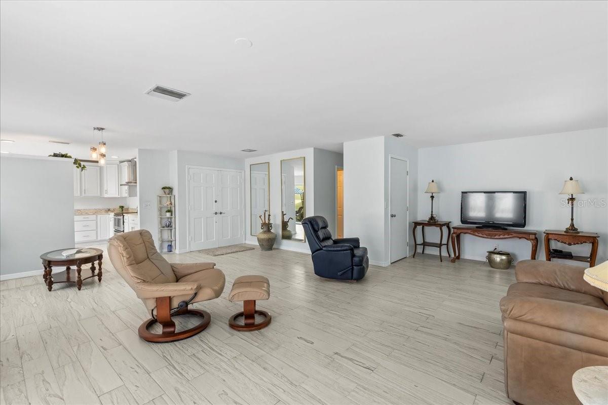 Image 6 of 50 For 25 Crompton Place