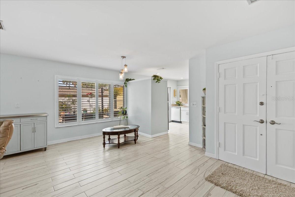 Image 7 of 50 For 25 Crompton Place