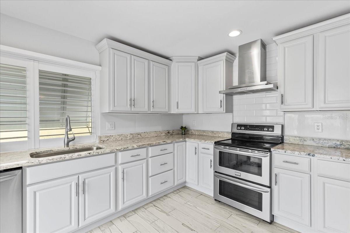 Image 8 of 50 For 25 Crompton Place