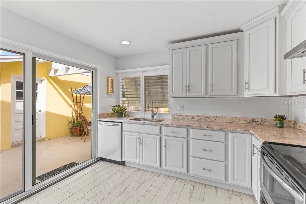 Image 9 of 50 For 25 Crompton Place