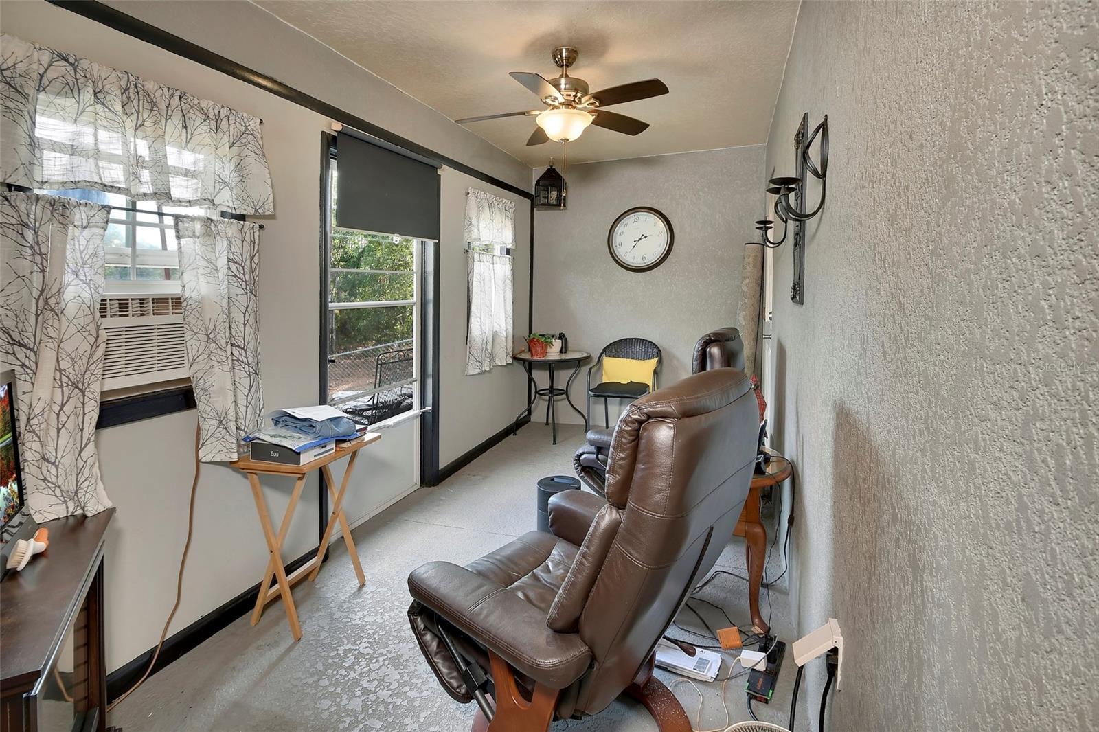 Image 28 of 42 For 43746 Sunset Drive