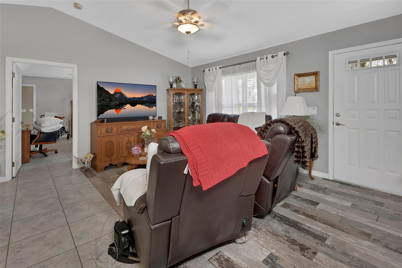 Image 9 of 42 For 43746 Sunset Drive