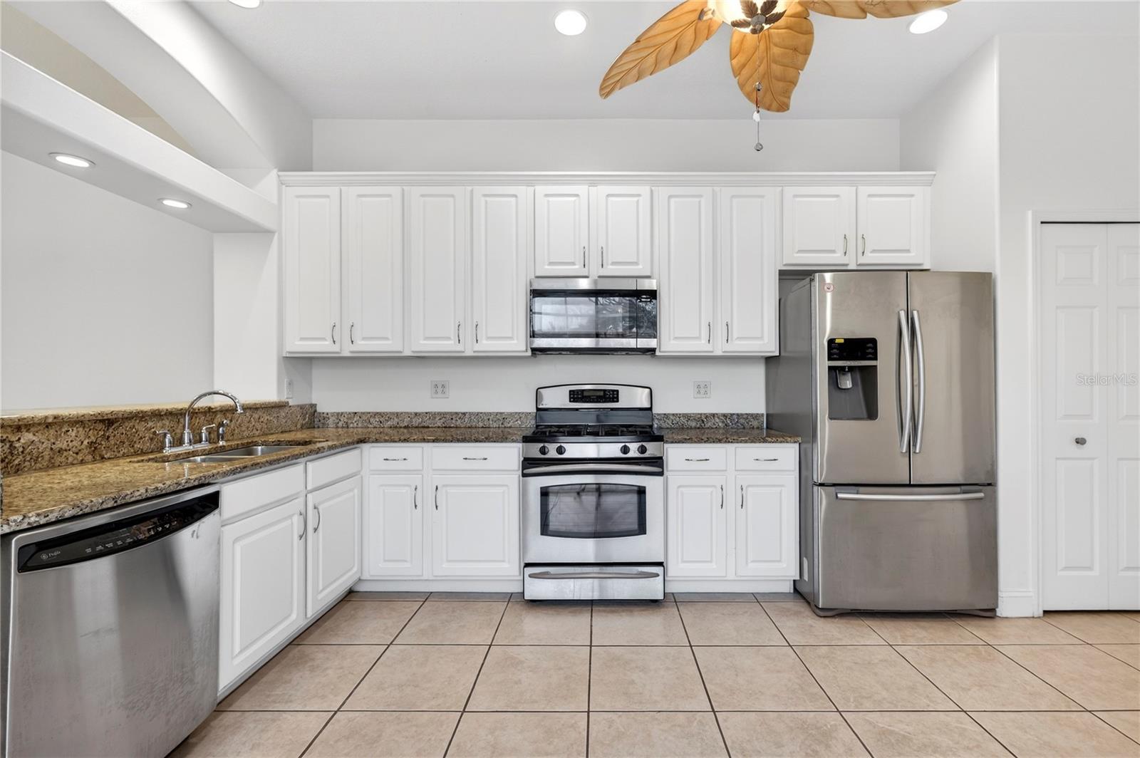 Image 15 of 47 For 8652 Villanova Drive 1001