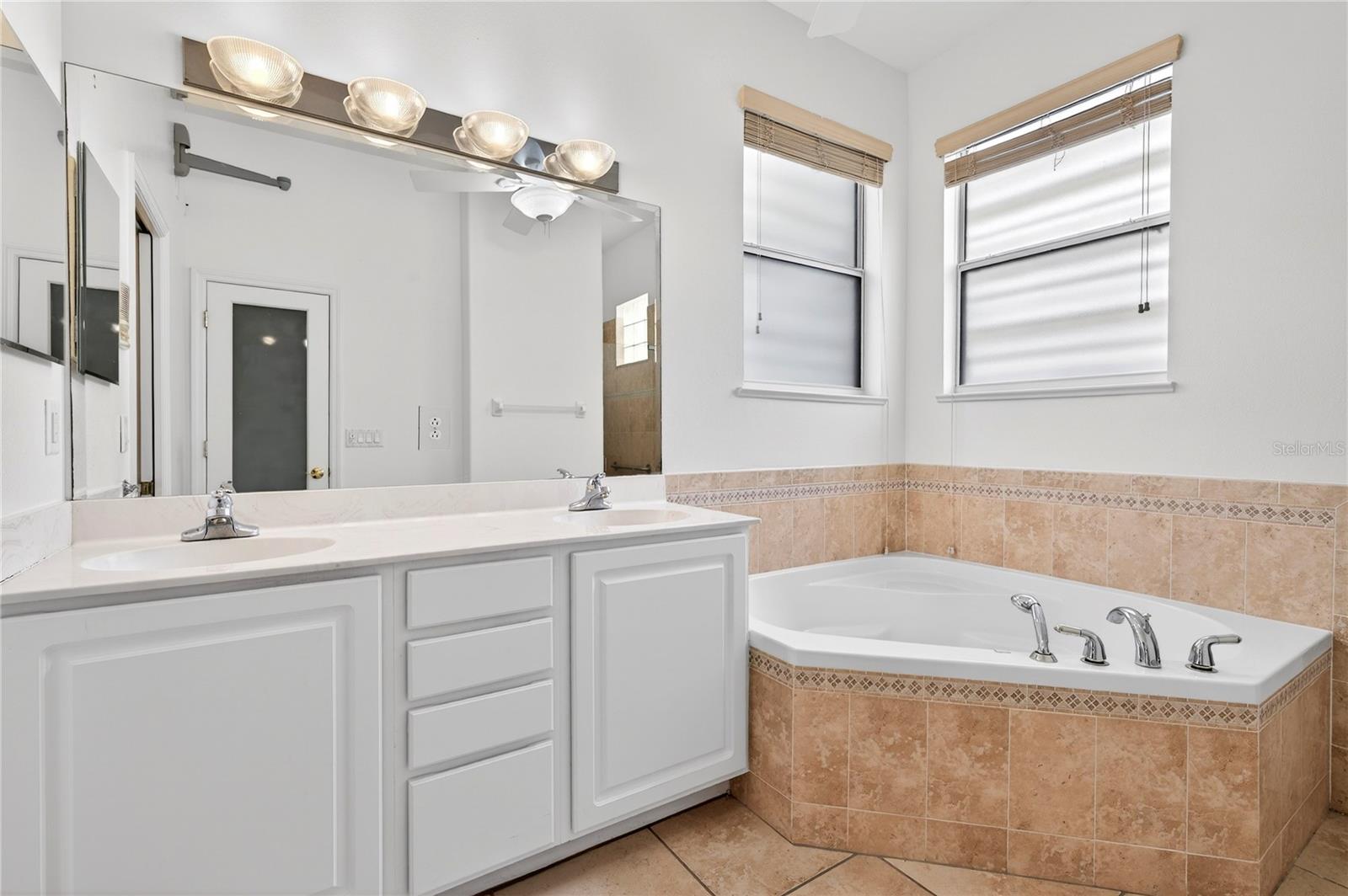 Image 23 of 47 For 8652 Villanova Drive 1001