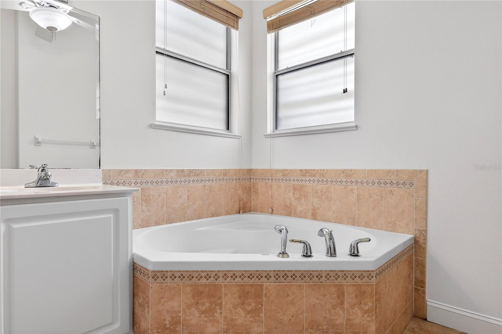 Image 25 of 47 For 8652 Villanova Drive 1001