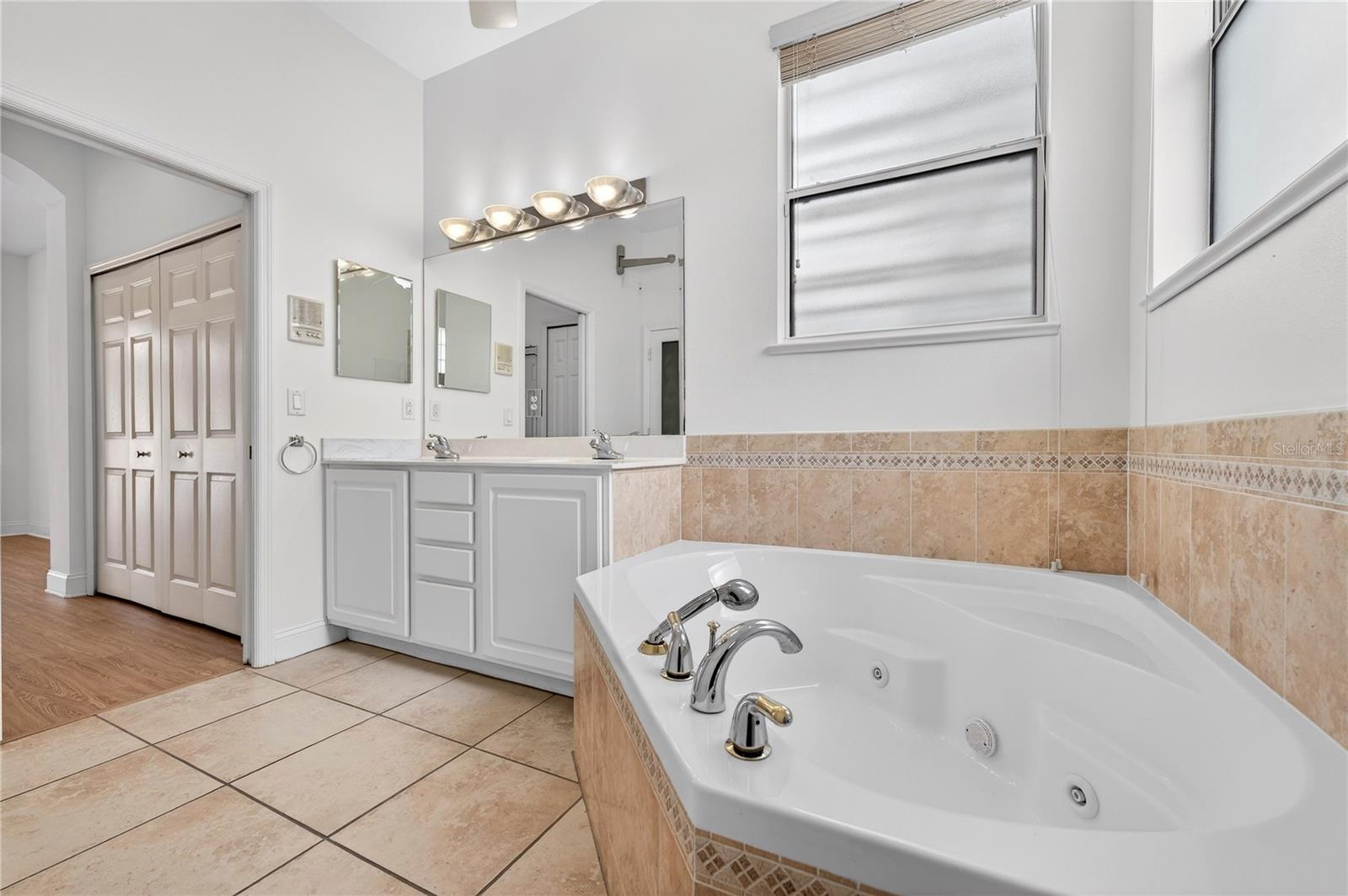 Image 28 of 47 For 8652 Villanova Drive 1001