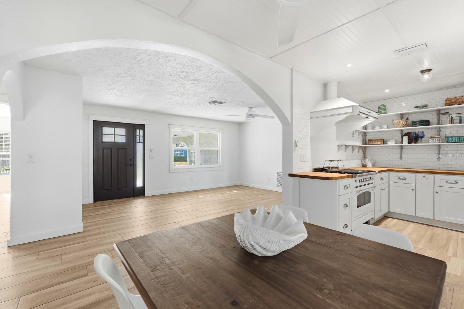 Image 12 of 53 For 25 Dolphin Avenue