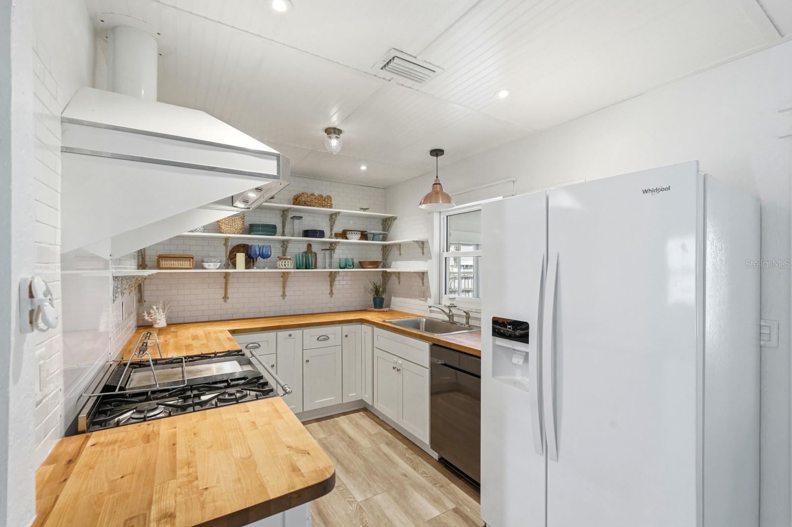 Image 13 of 53 For 25 Dolphin Avenue