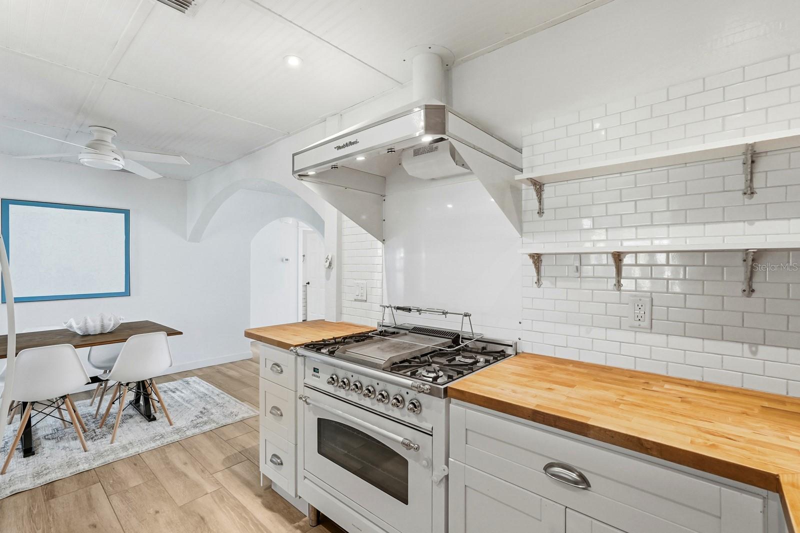 Image 14 of 53 For 25 Dolphin Avenue