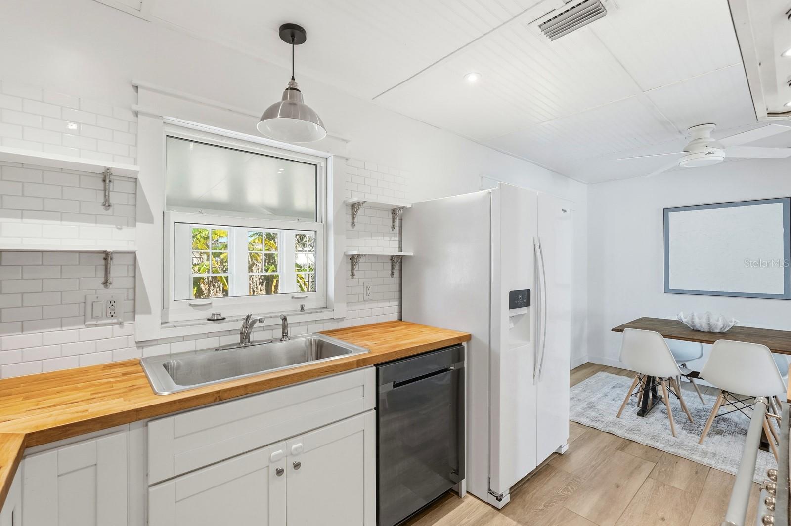 Image 15 of 53 For 25 Dolphin Avenue