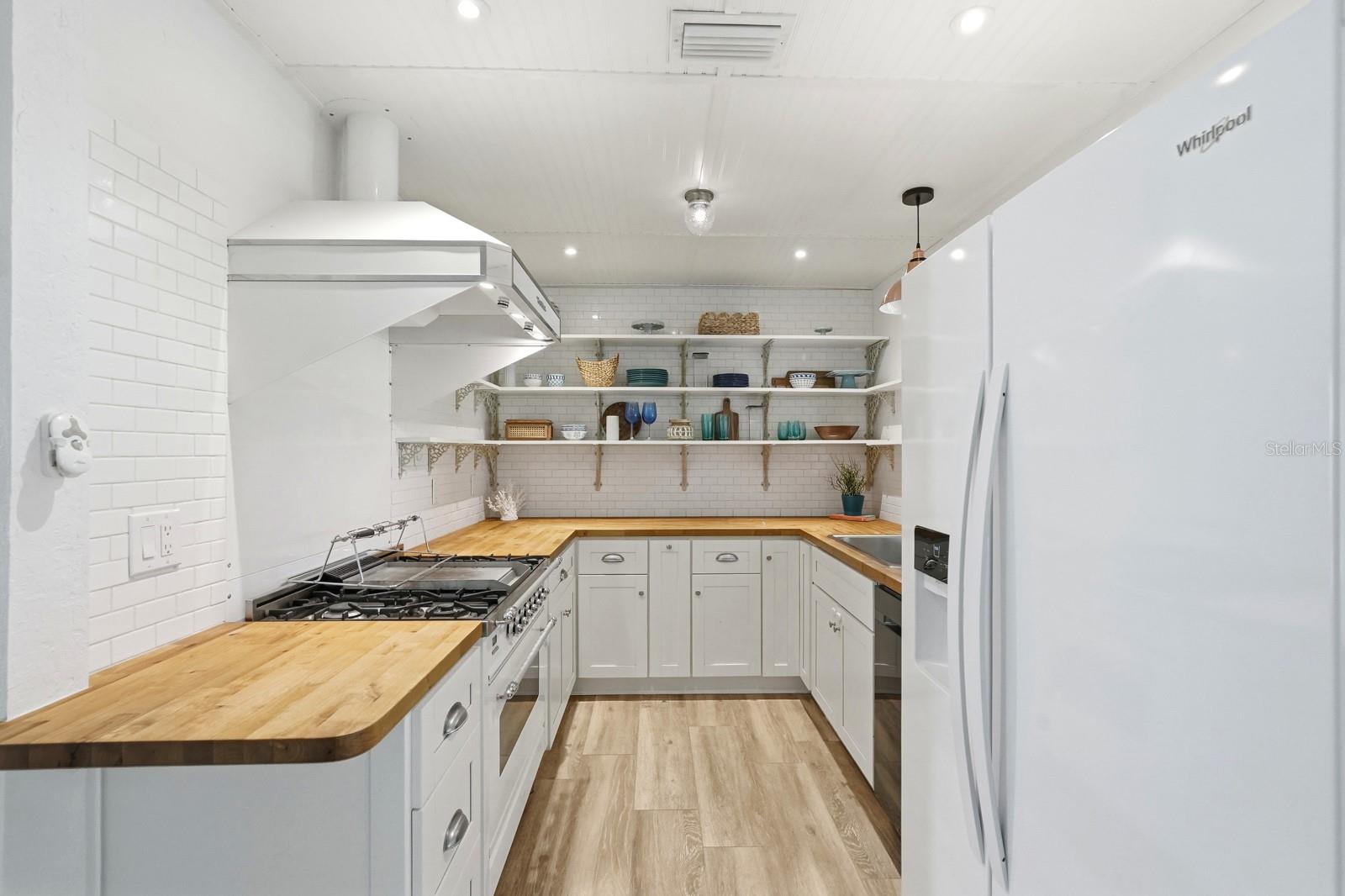 Image 17 of 53 For 25 Dolphin Avenue