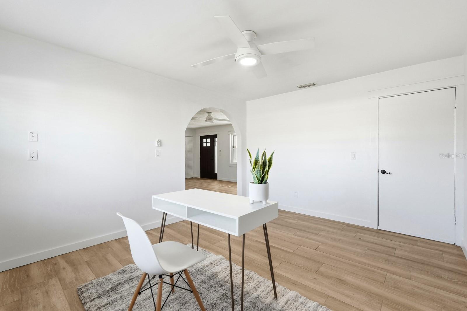 Image 19 of 53 For 25 Dolphin Avenue