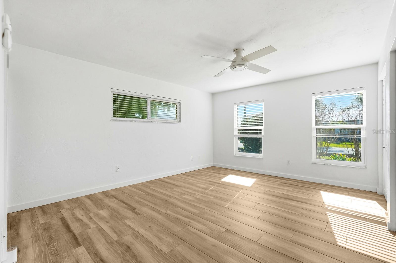 Image 21 of 53 For 25 Dolphin Avenue