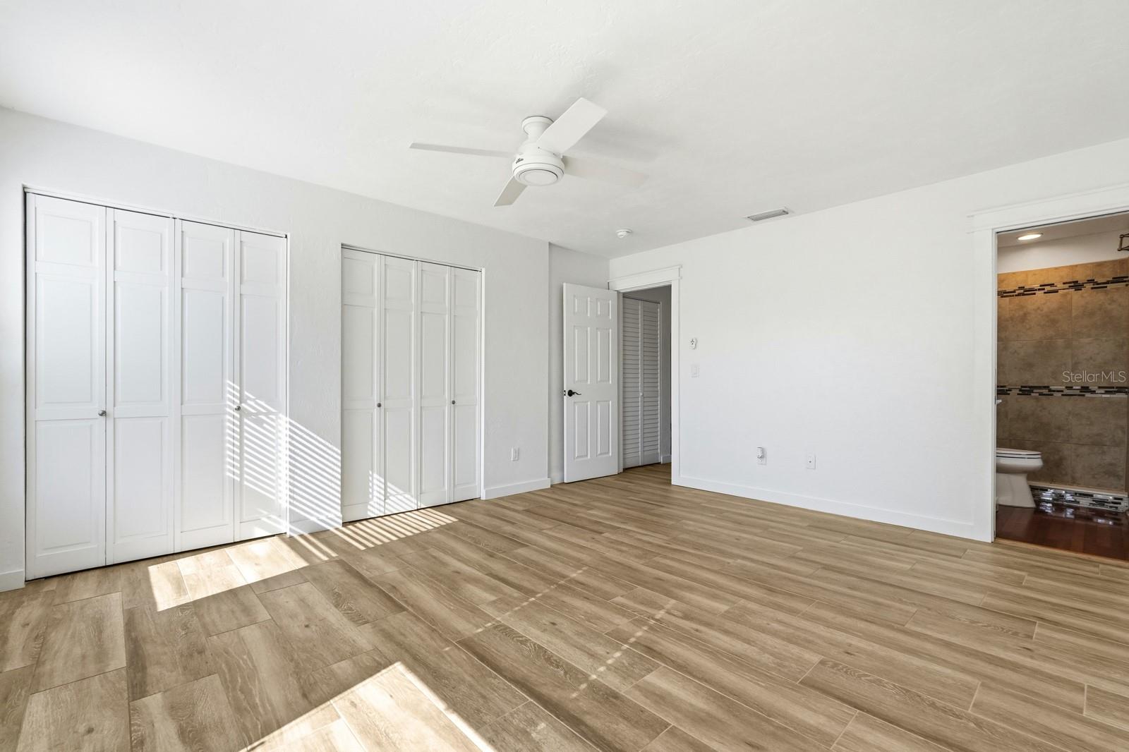 Image 22 of 53 For 25 Dolphin Avenue