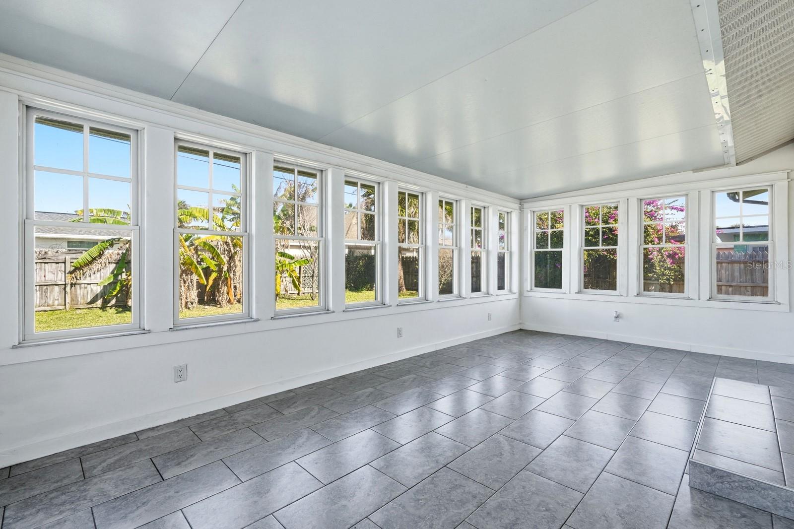 Image 27 of 53 For 25 Dolphin Avenue