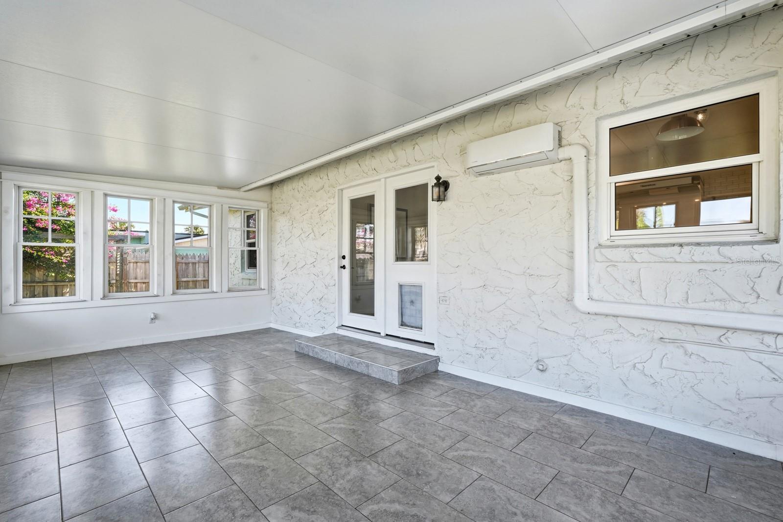 Image 28 of 53 For 25 Dolphin Avenue