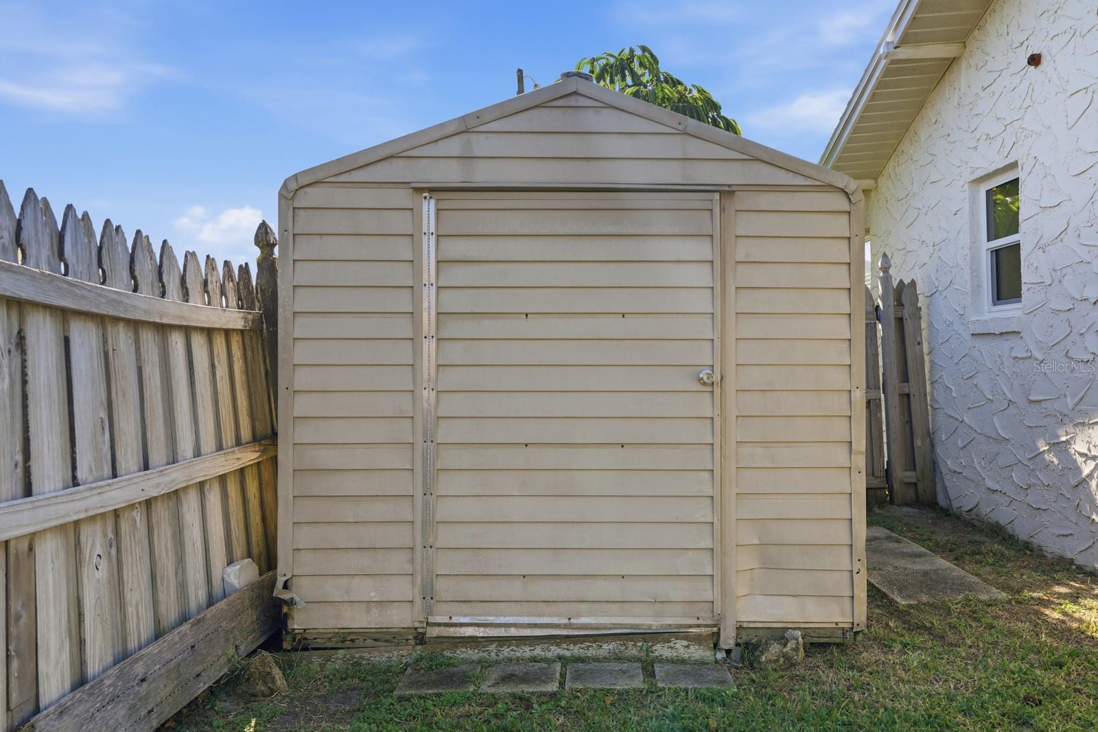 Image 40 of 53 For 25 Dolphin Avenue