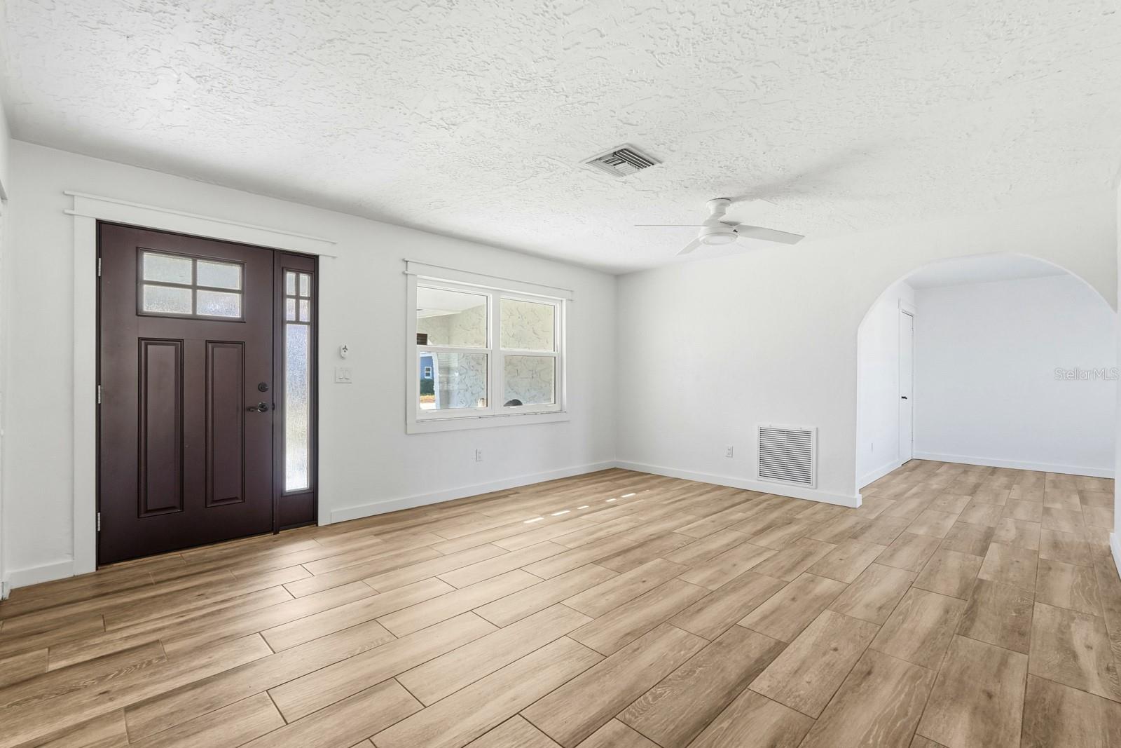 Image 7 of 53 For 25 Dolphin Avenue