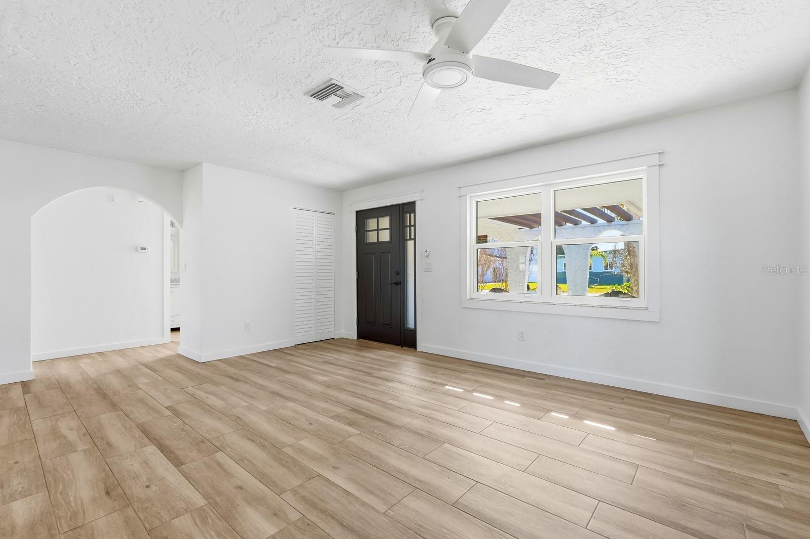 Image 8 of 53 For 25 Dolphin Avenue