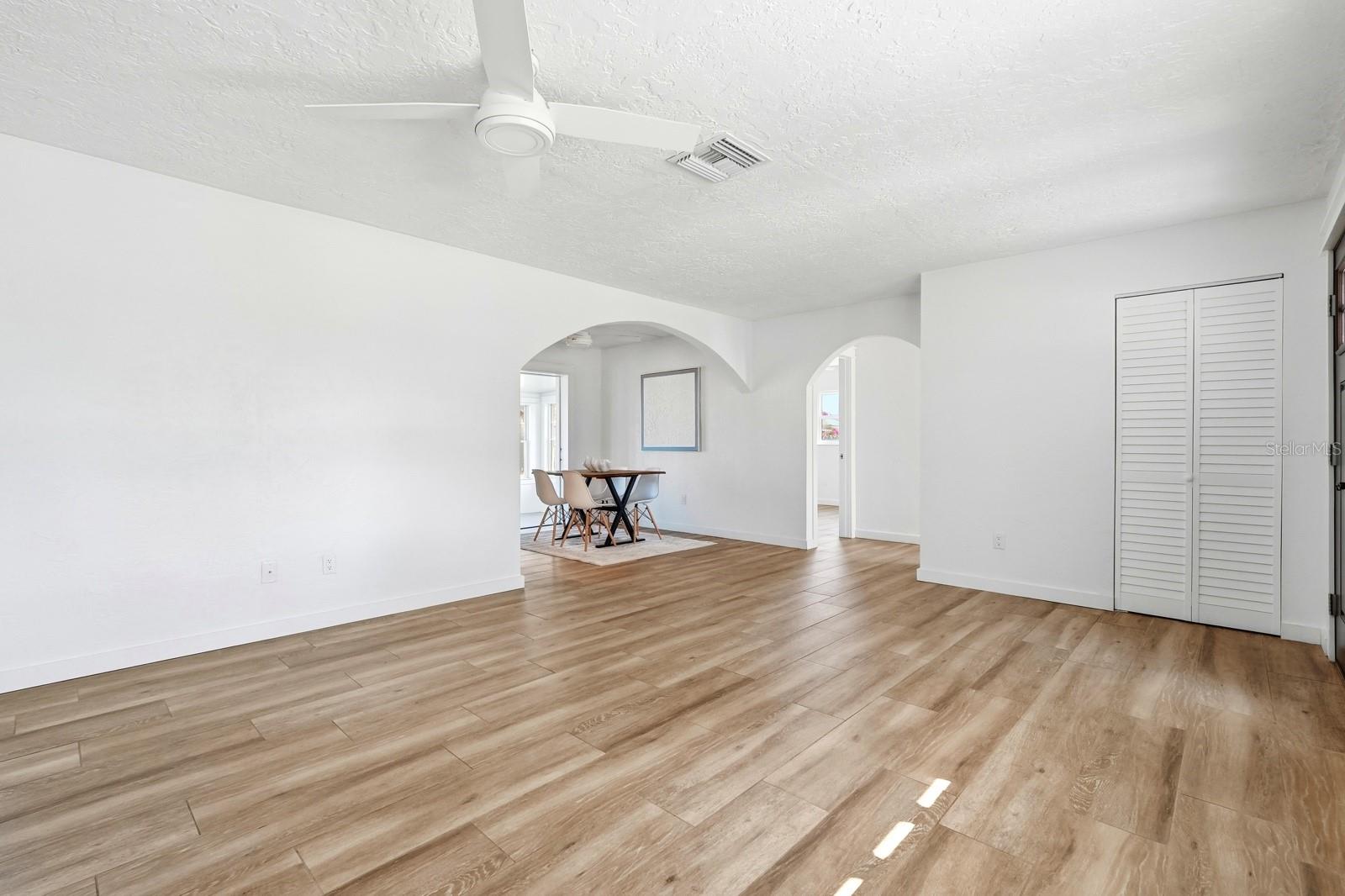 Image 9 of 53 For 25 Dolphin Avenue