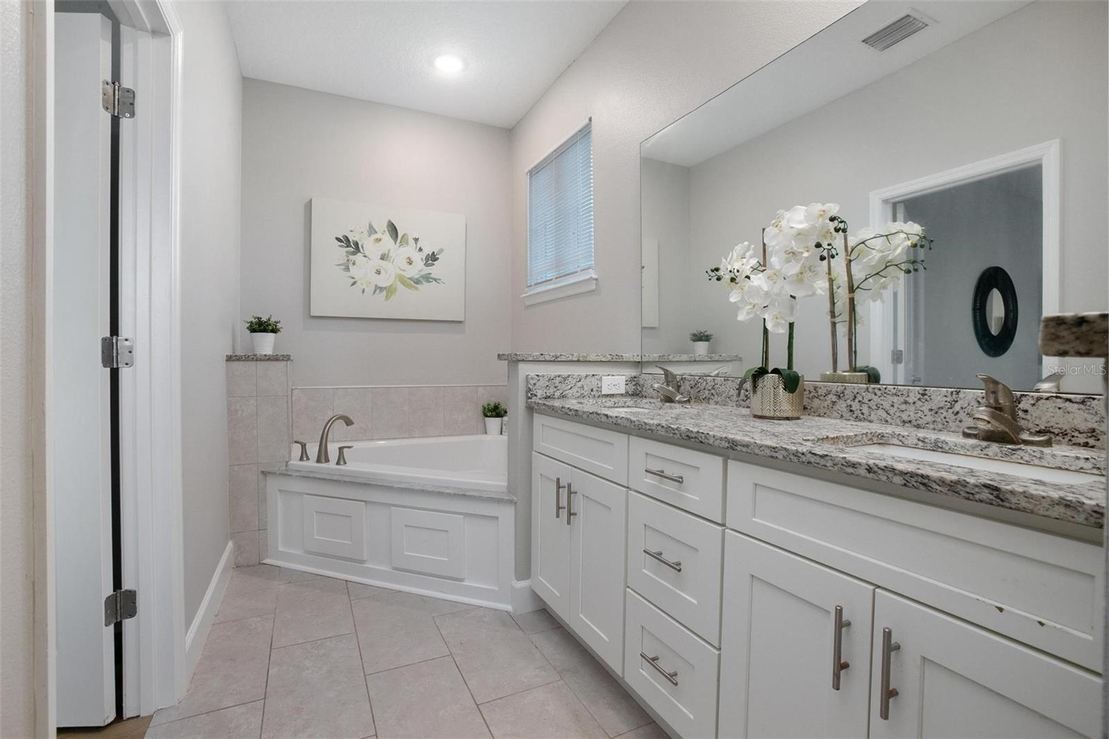 Image 17 of 31 For 2767 Kingsdale Drive