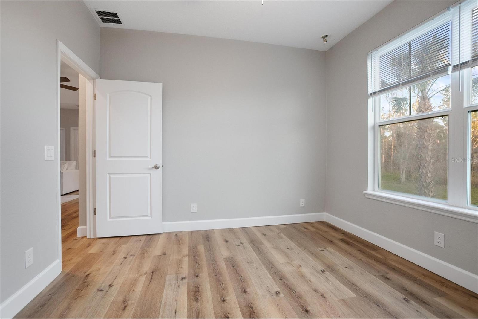 Image 23 of 31 For 2767 Kingsdale Drive