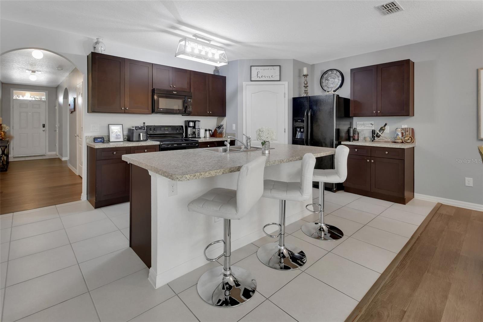 Image 2 of 31 For 813 Oak Hollow Loop