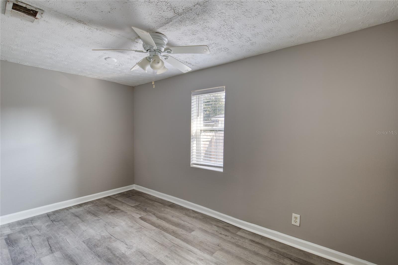 Image 7 of 30 For 4416 Beverly Avenue