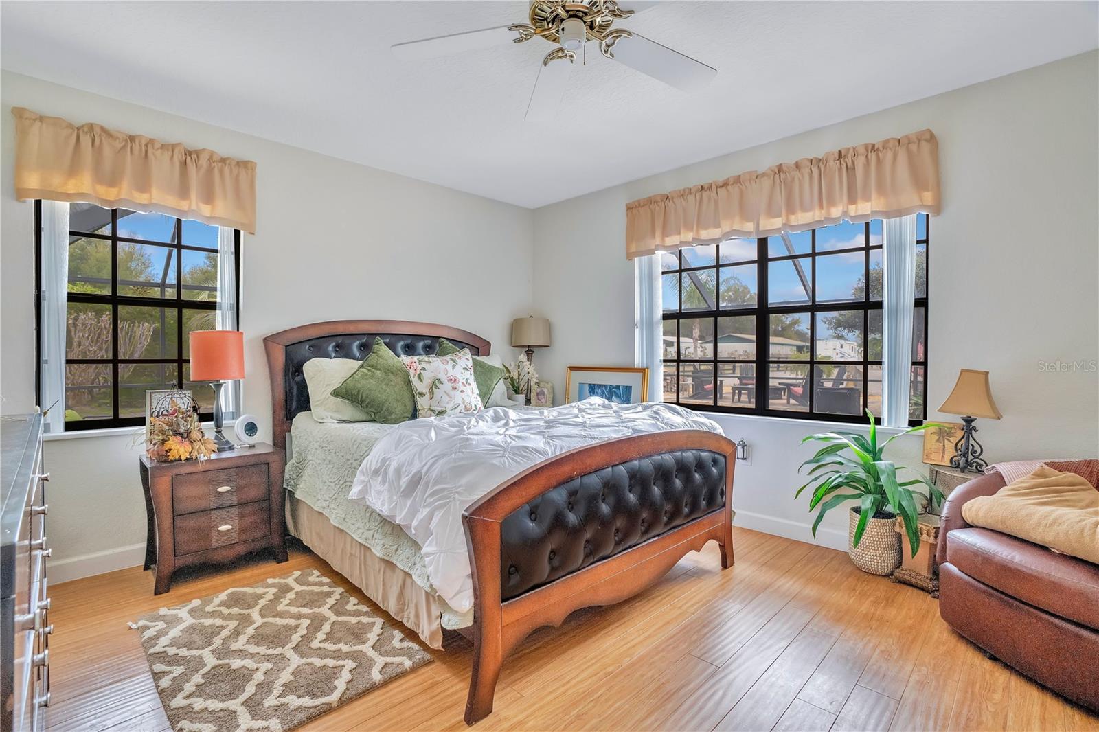 Image 24 of 96 For 2067 Lake Juanita Road