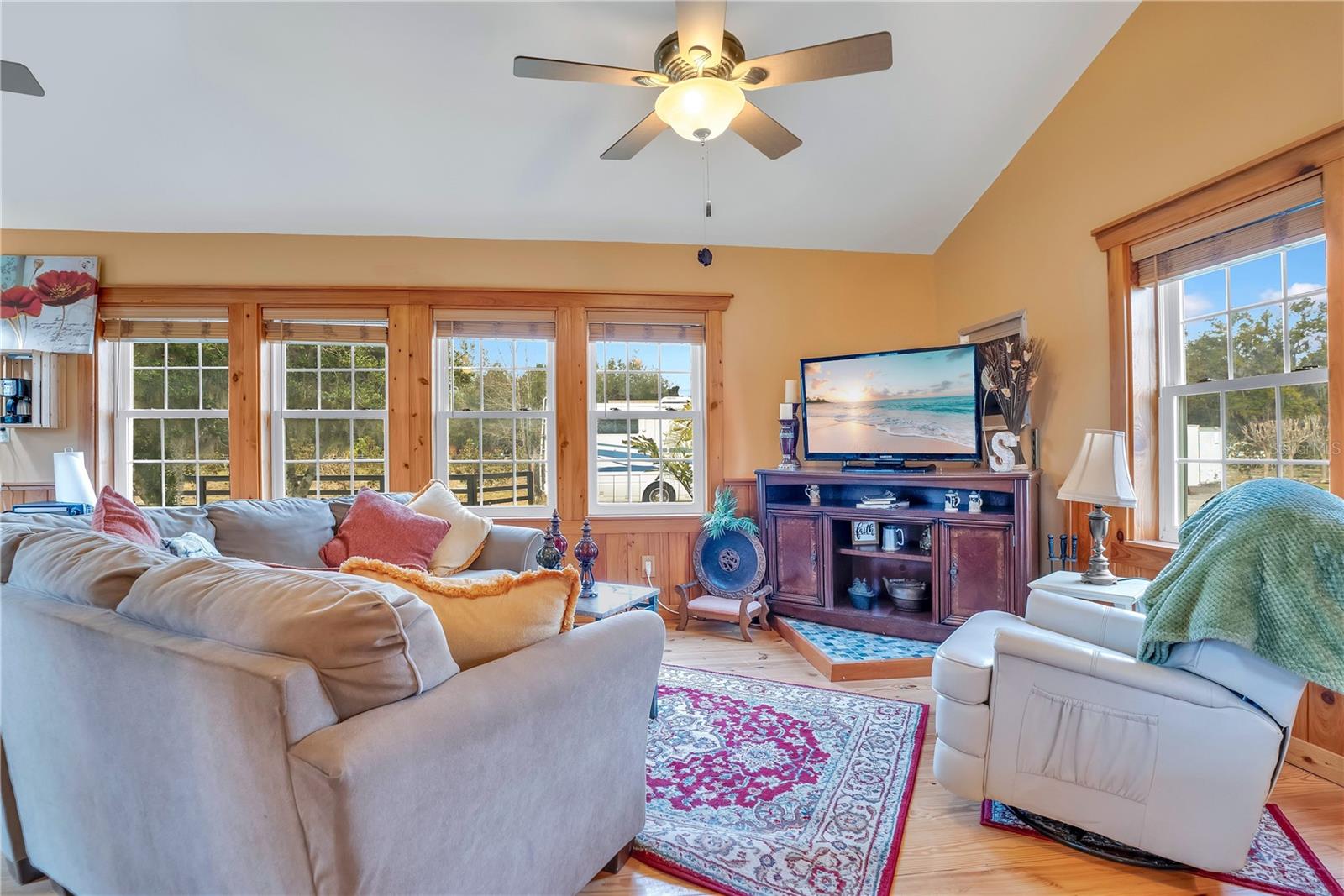 Image 52 of 96 For 2067 Lake Juanita Road