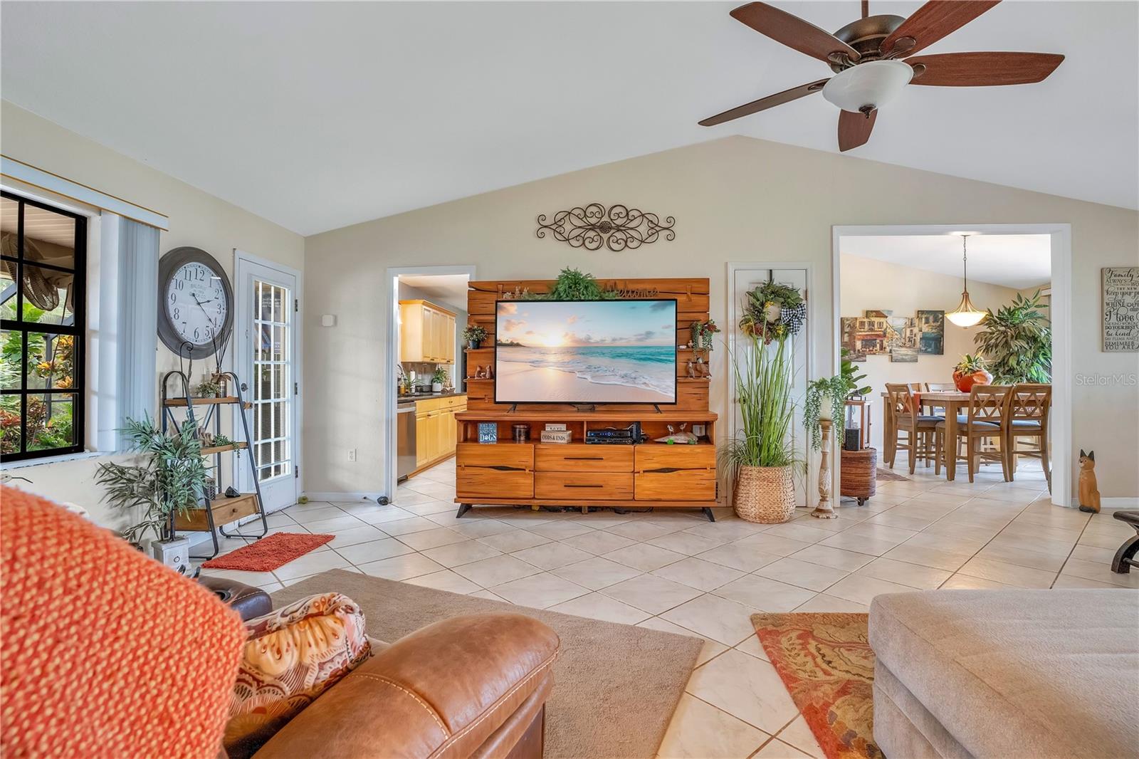 Image 8 of 96 For 2067 Lake Juanita Road