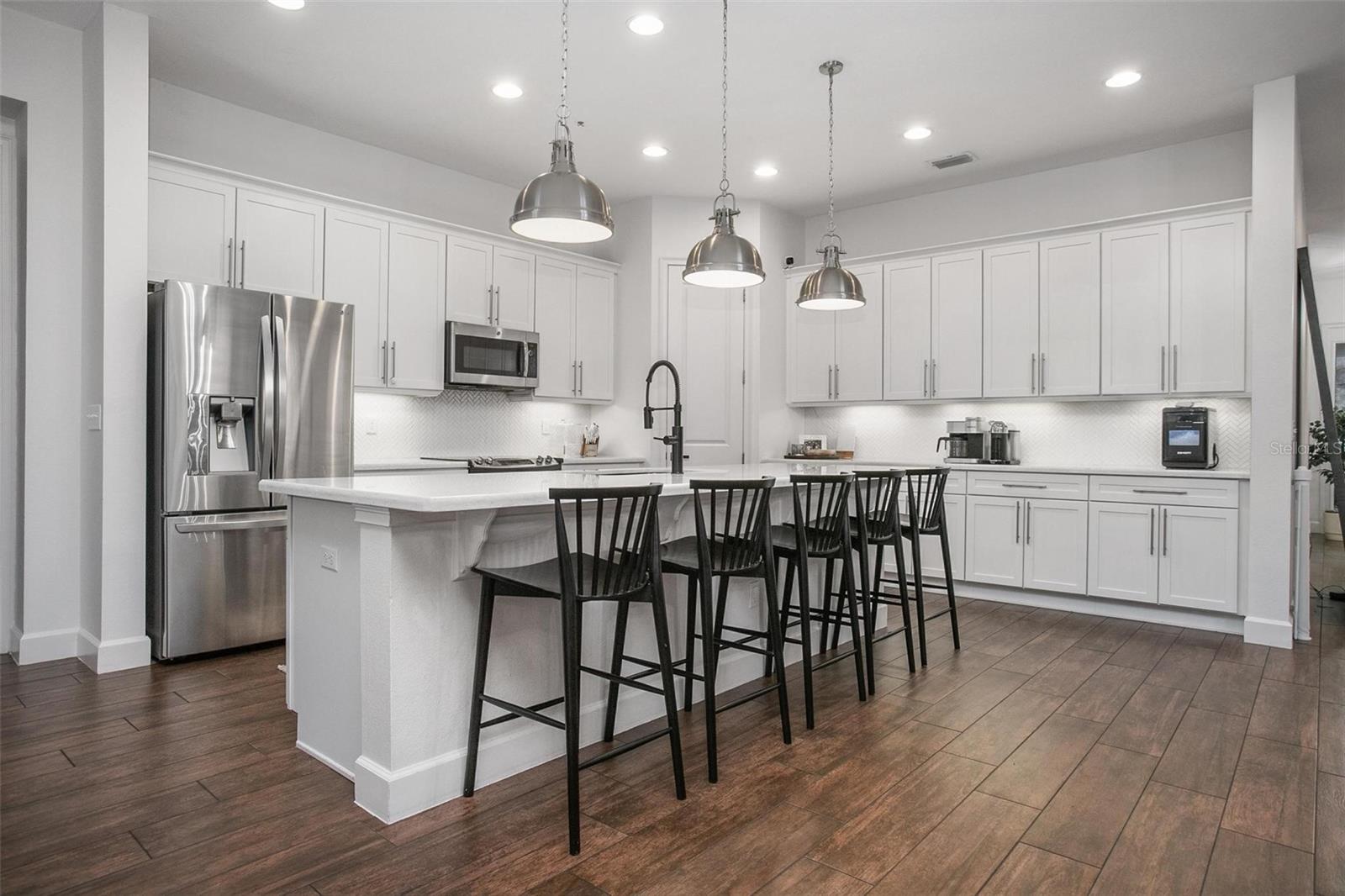 Image 10 of 48 For 208 Chelsea Place Avenue