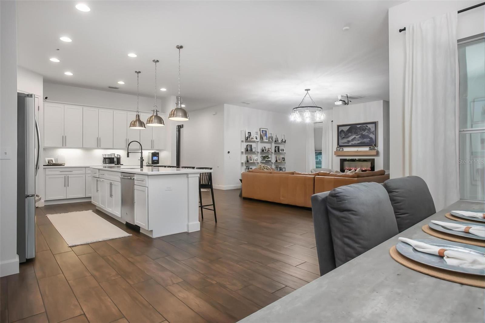 Image 13 of 48 For 208 Chelsea Place Avenue