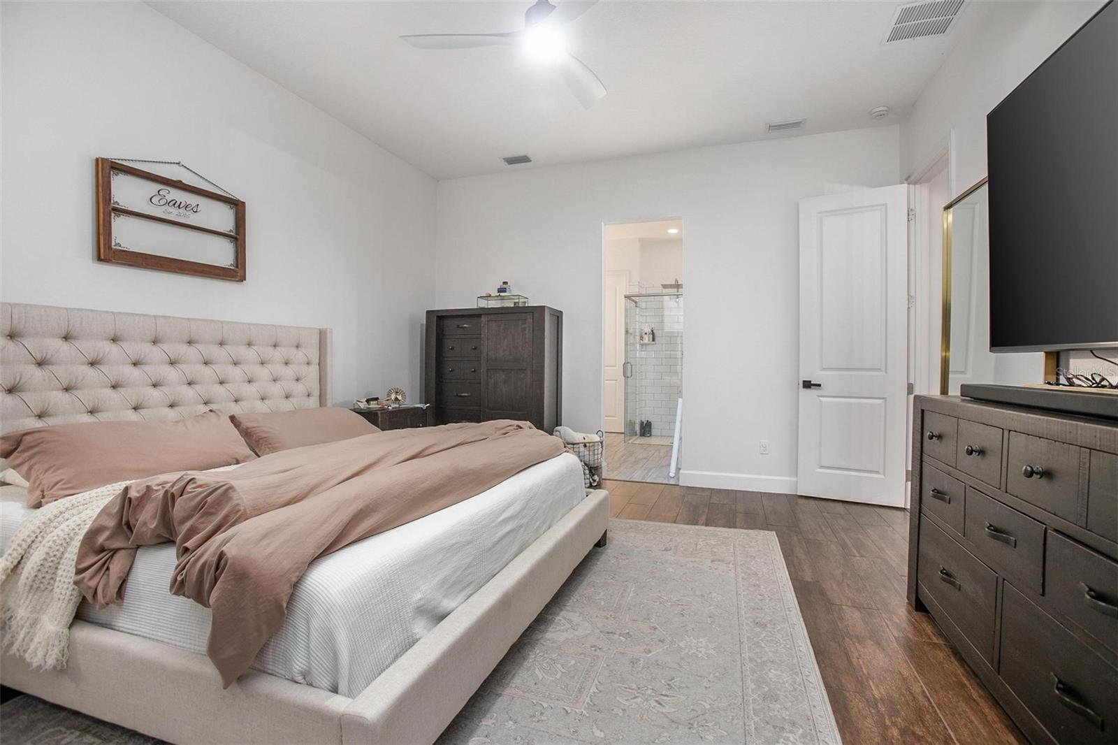 Image 16 of 48 For 208 Chelsea Place Avenue