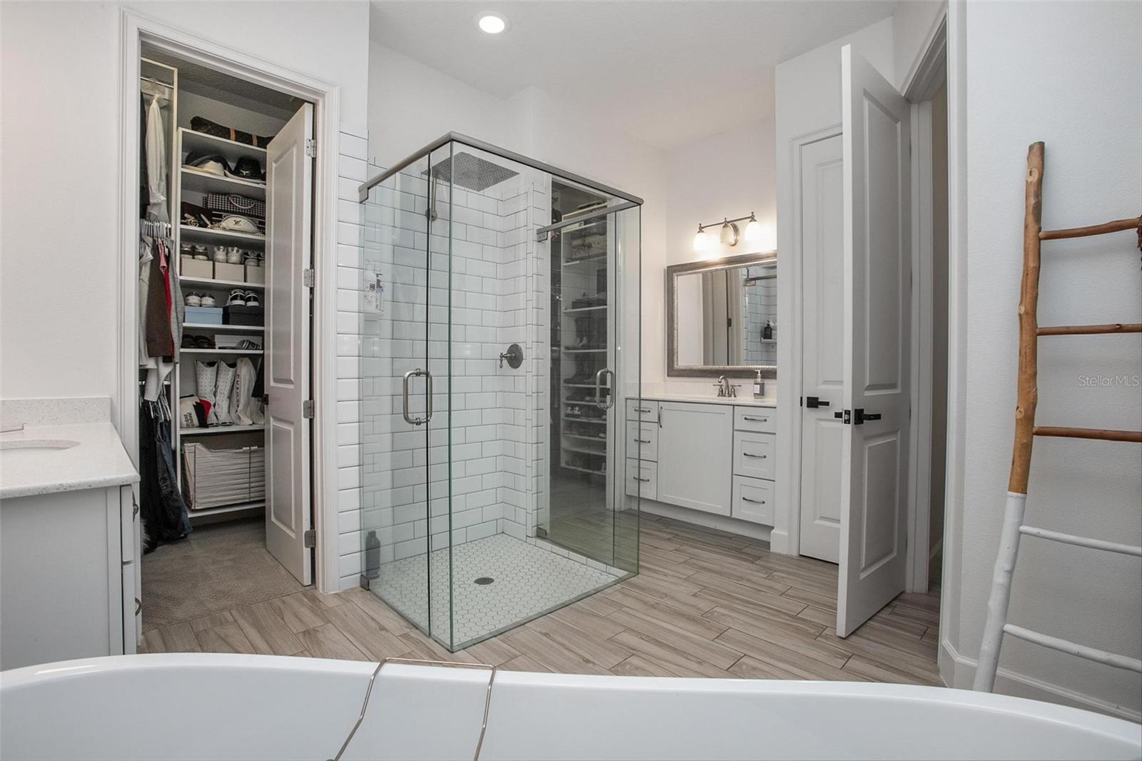 Image 18 of 48 For 208 Chelsea Place Avenue