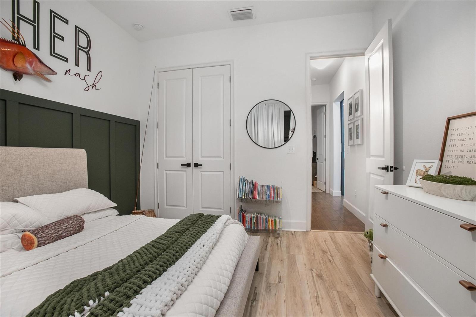 Image 28 of 48 For 208 Chelsea Place Avenue